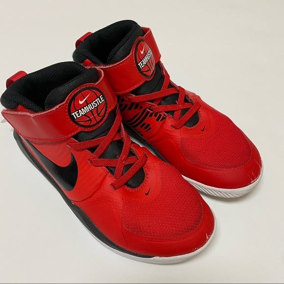 Nike Team Hustle Red Sneakers Kids Boys Sz 2Y - Picture 2 of 8